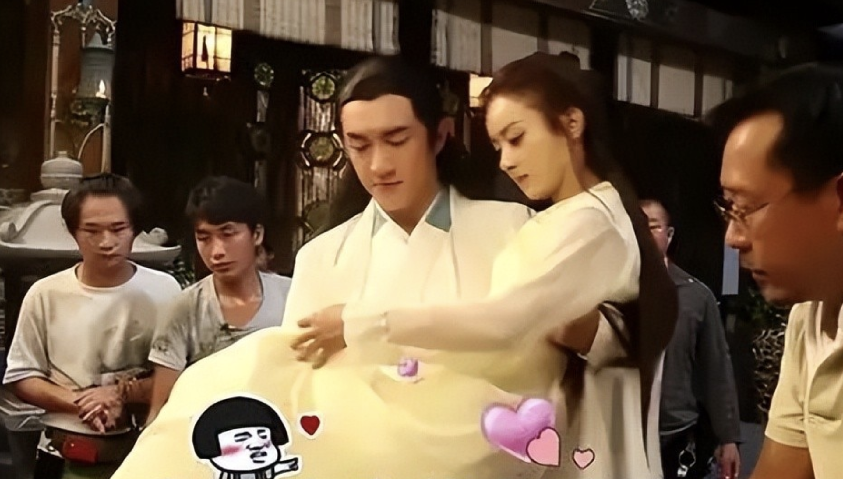 眉毛稀疏、假腹肌、高跟鞋，男星7大作假，男人的虚荣心多可怕