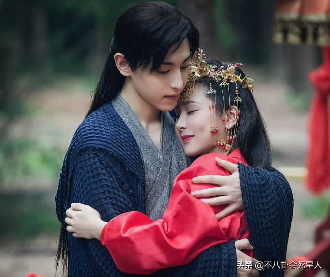 《爸哪5》明星：杜江疑似塌房，吴尊人设崩塌，两对夫妻恩爱至今