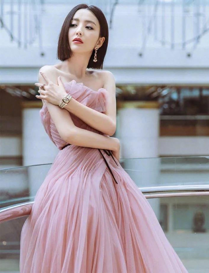 佟丽娅短发造型真漂亮