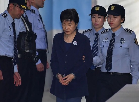 阴谋论从未离开过这女人！朴槿惠被特赦背后，是韩国党争的灭火器