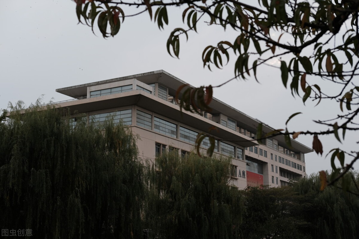 过本科线就能学的4所医科大学，省内知名度高，容易进入市区医院