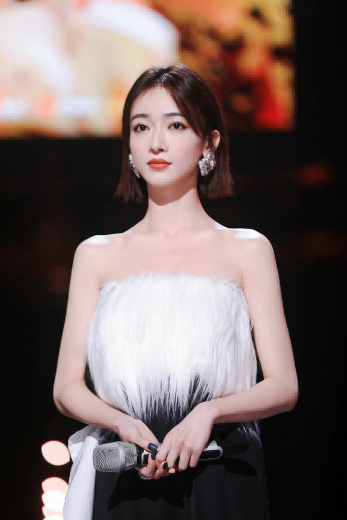 越瘦越丑的10位女星，个个皮松肉垮，脸无二两肉