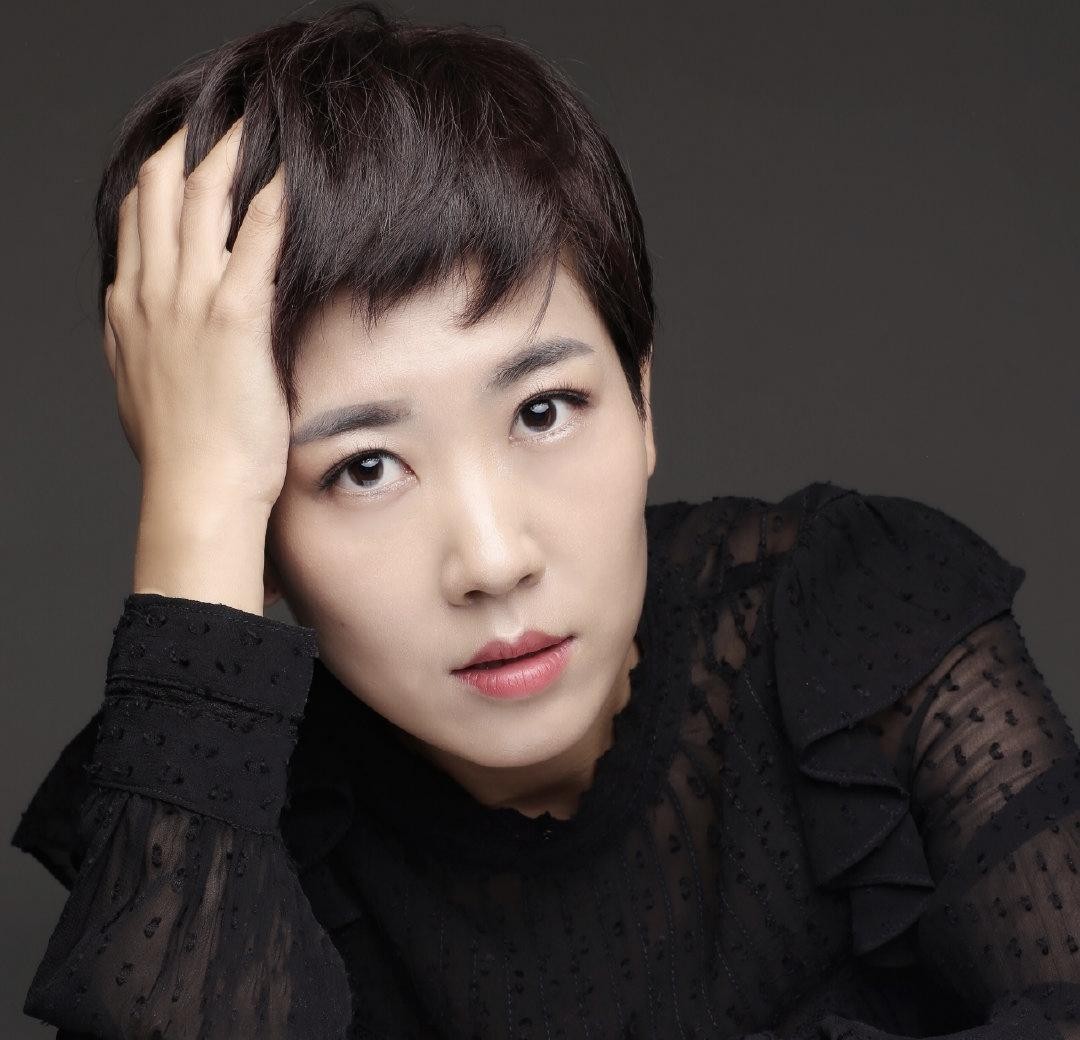 父亲是歪瓜裂枣，女儿却貌美如花？这10位星二代的长相好奇妙