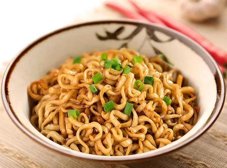 炒,拌面,是出现在传统方便面之后新研发的品种.