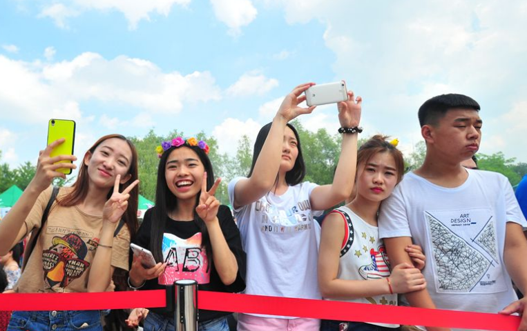 大学生之间的“黑色交易”，后续麻烦少不了，学生要引以为戒