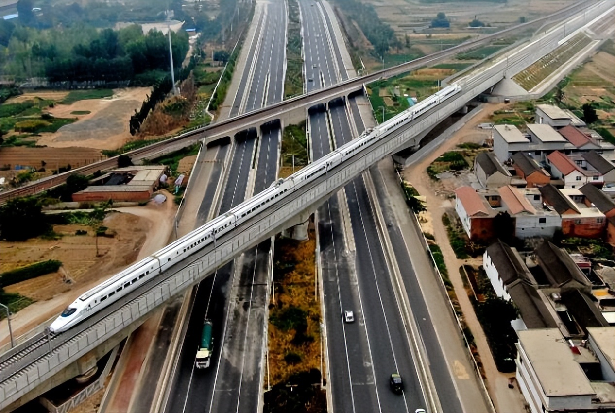 京沪高铁二线是一辆“顺风车”，很多城市都想搭上，济南该如何搭