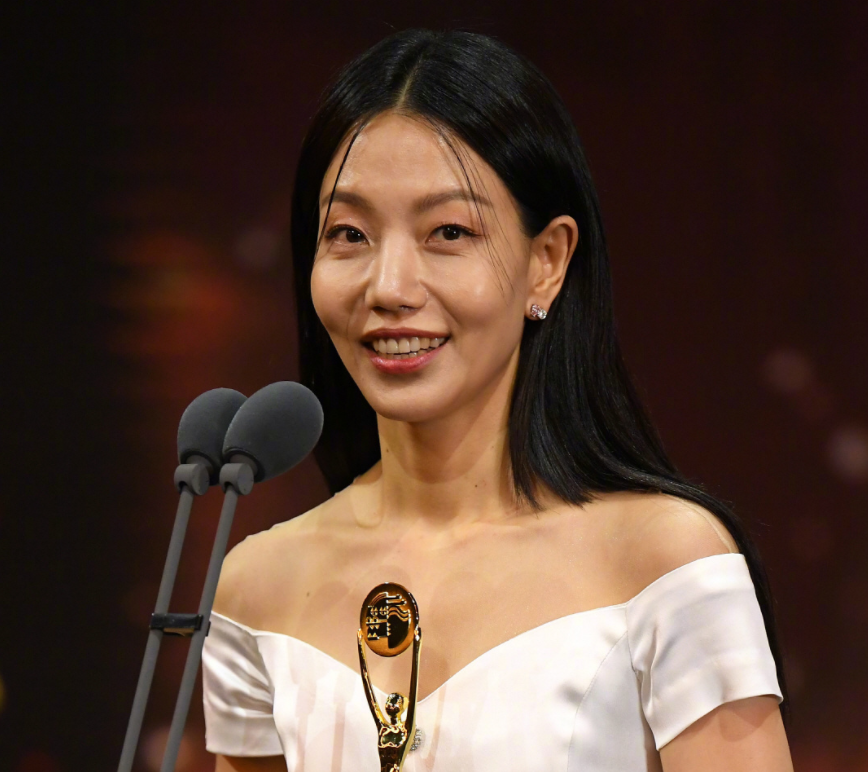 韩国青龙大赏明星生图！没了滤镜颜值集体掉线，金高银发际线堪忧