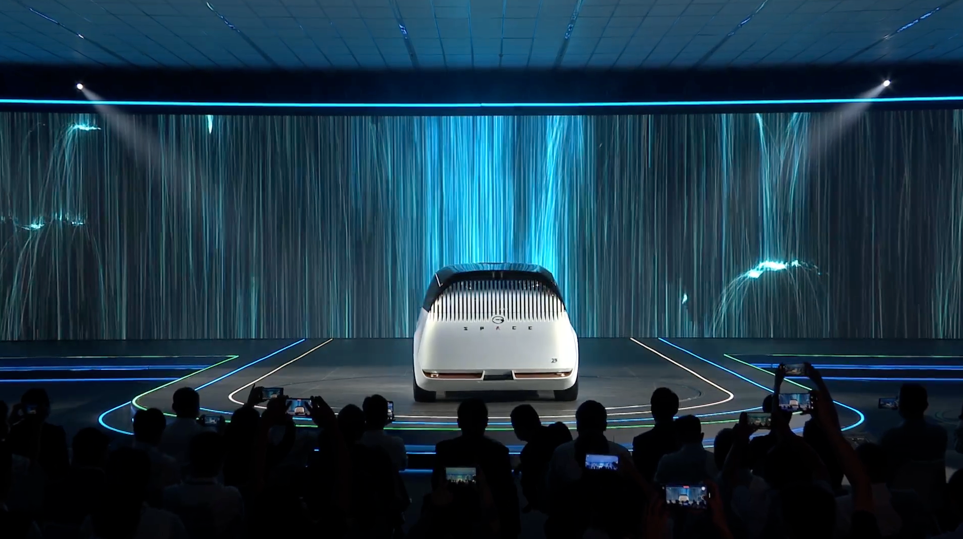广汽氢能概念车“绿境SPACE”亮相；​福特F-150特别版官图发布
