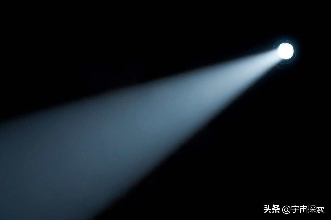 如果把一个手电筒扔出去，手电筒的光超过光速了吗？