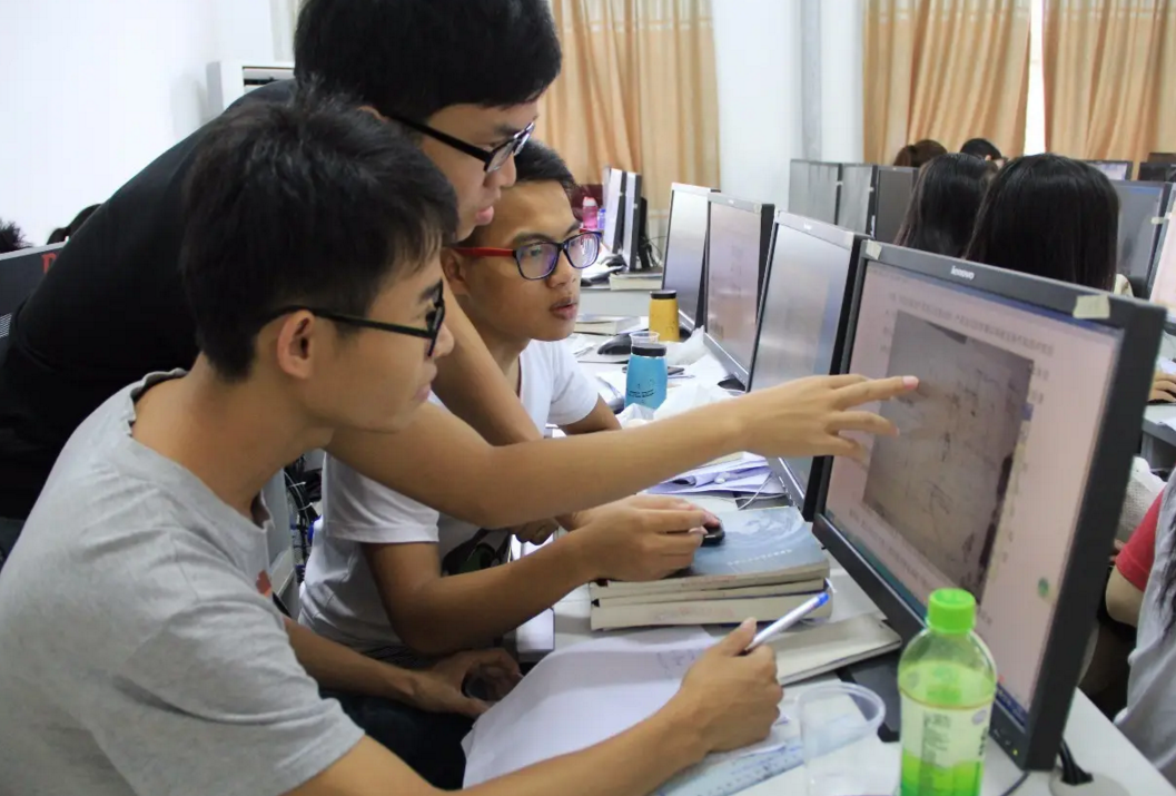 学生数学成绩若不好，就尽量避开这4个专业，否则就业或成难题