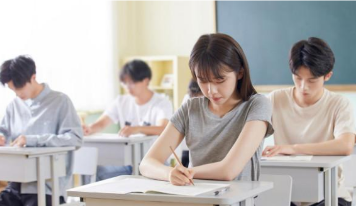 高考和考研区别有多大？通过4张图表现得淋漓尽致，是有不同点的