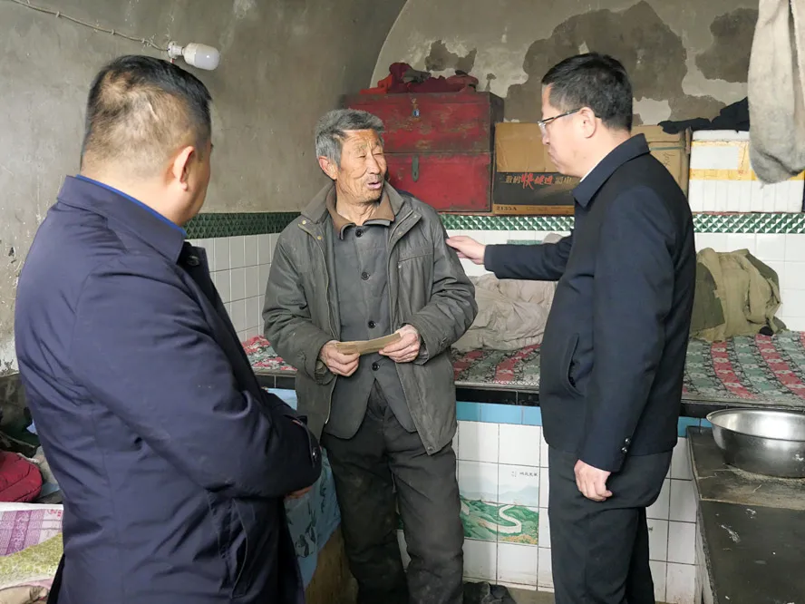 「岁末送暖 情系寒冬」子洲县人民检察院党组书记、检察长刘世雄开展春节走访慰问活动