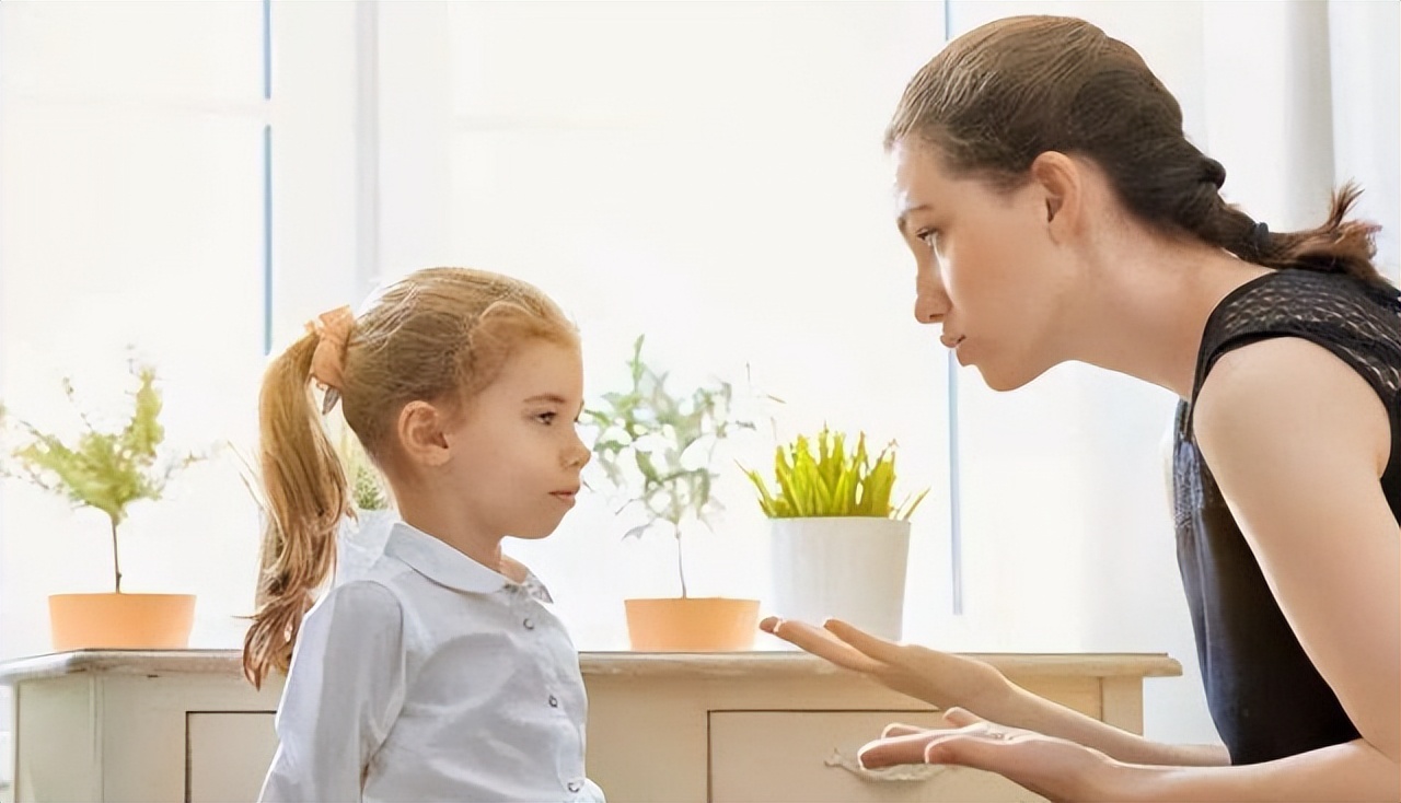 孩子有以下表现，多半是缺爱、受委屈了，父母却误以为是高情商