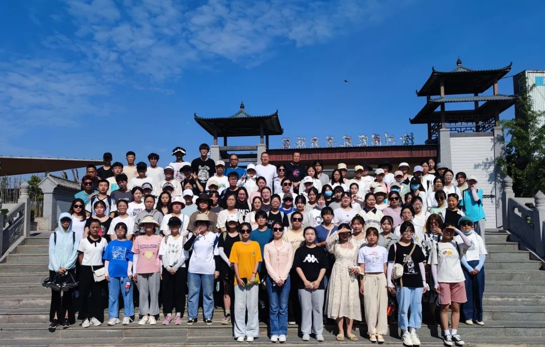 渭南師范學(xué)院環(huán)境與生命科學(xué)學(xué)院來洽川風(fēng)景區(qū)進(jìn)行研學(xué)實踐活動