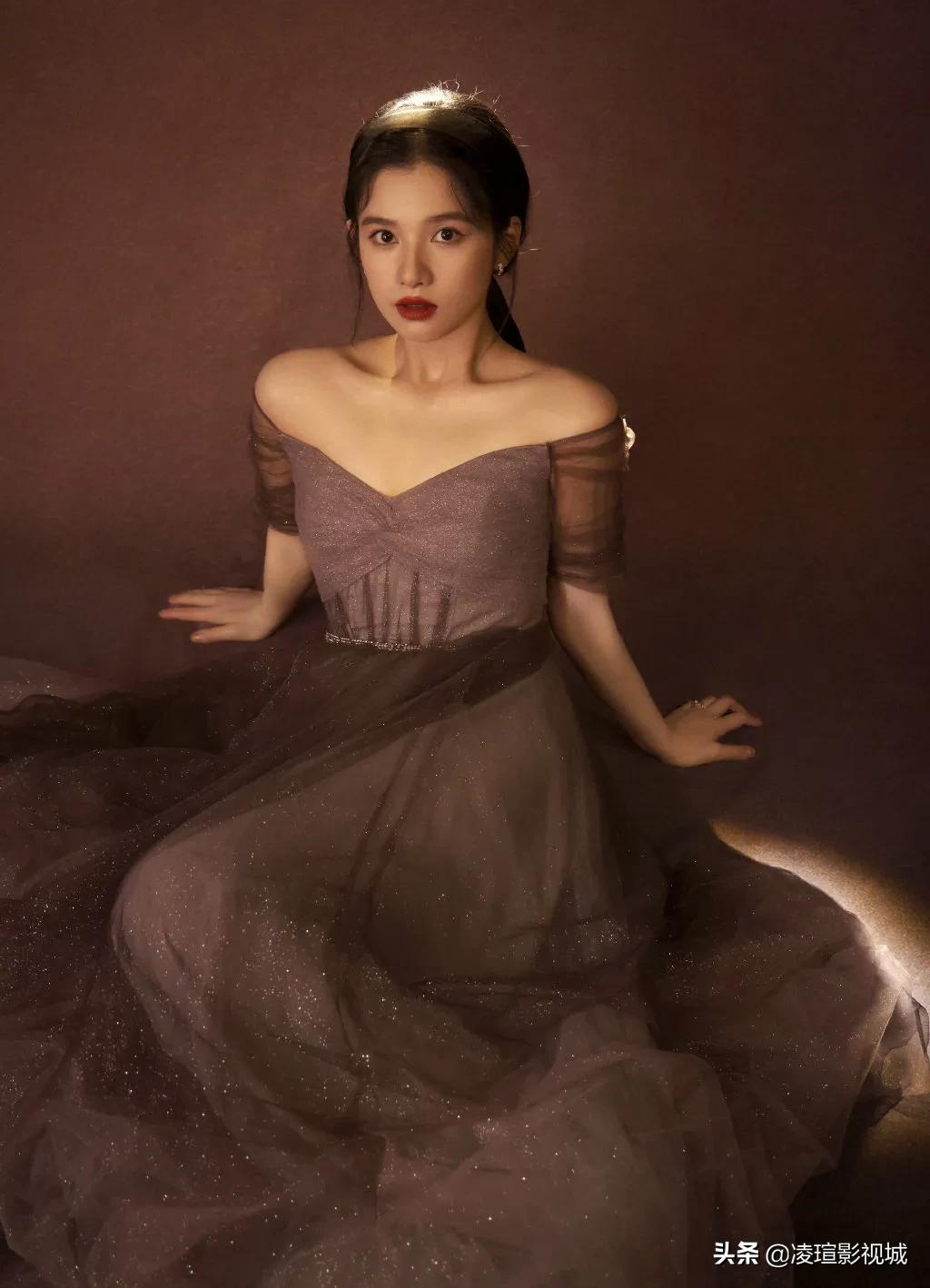 明星壁纸图片分享：张婧仪（1）