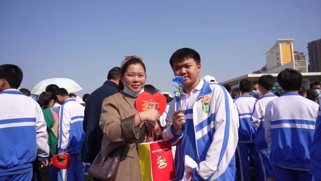 十八而志，冲刺高考！海口各中学举行成人礼暨百日誓师大会