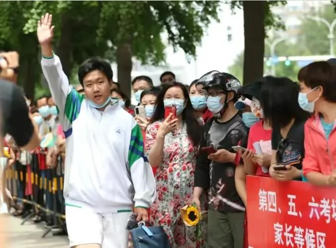 高考试卷为啥不能全国统一？明朝朱元璋统一试卷，结果引来大乱子