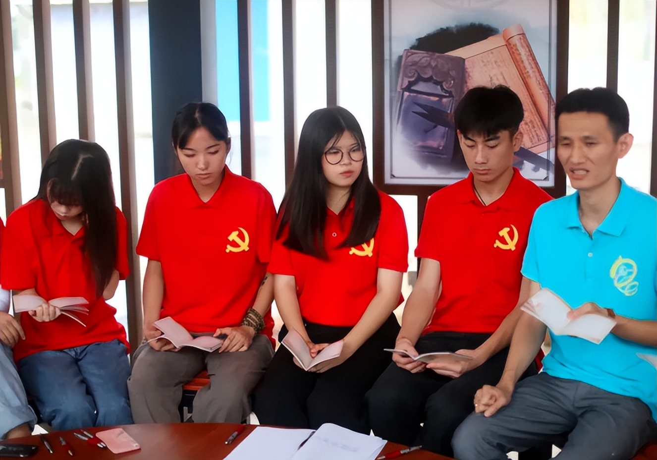 大学生入党谁有“决定权”？并非是辅导员，大四学长告诉你真相