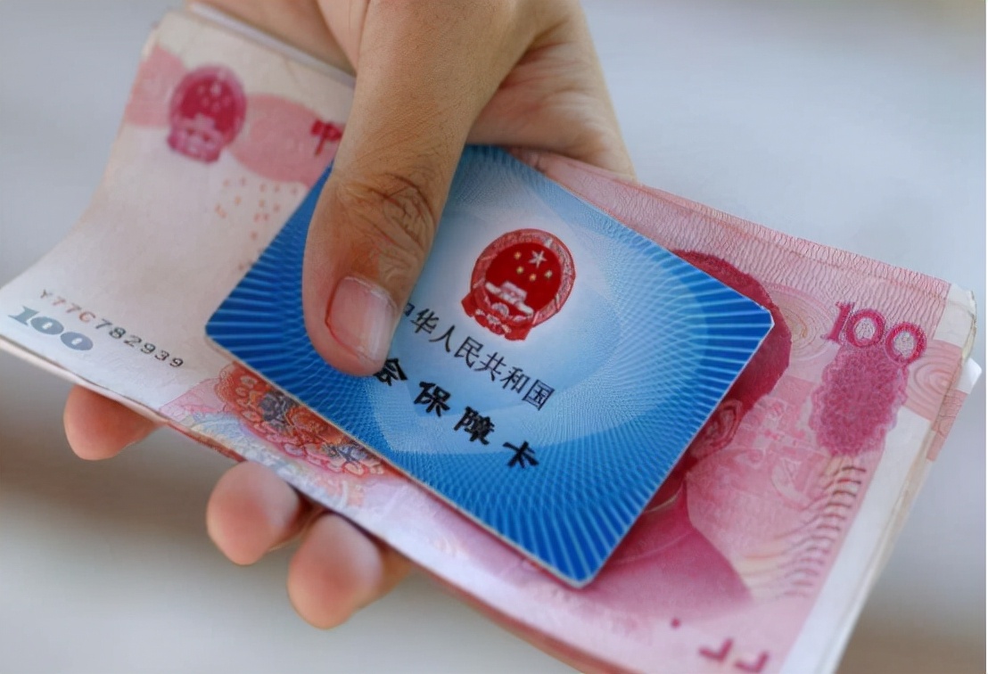 高龄津贴迎改动，年过“这个数”的老人，每月能多领200元补贴