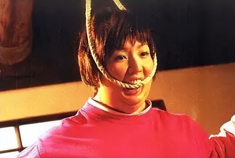 明明是美女，但为演戏都豁出去了！这10个女星的造型，个个辣眼睛