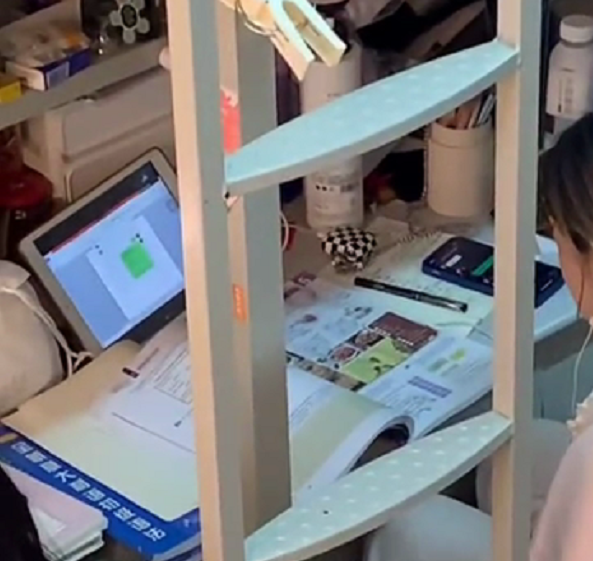 还没正式开学，女生宿舍已经“卷起来”了？女大学生无奈曝光真相