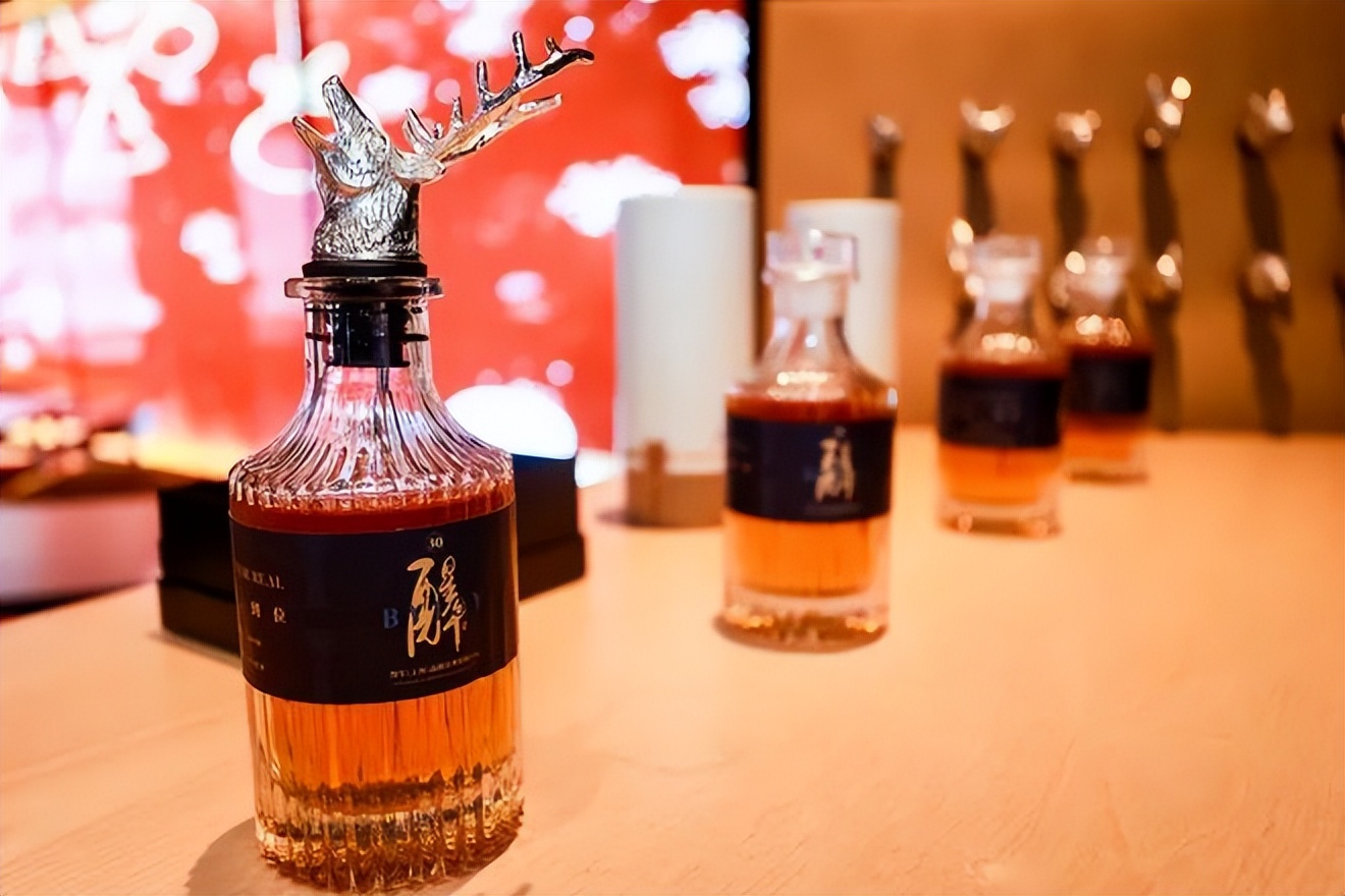 专访BYJOY创始人：用威士忌的思路，做一瓶Chinese Baijiu | 酒零后