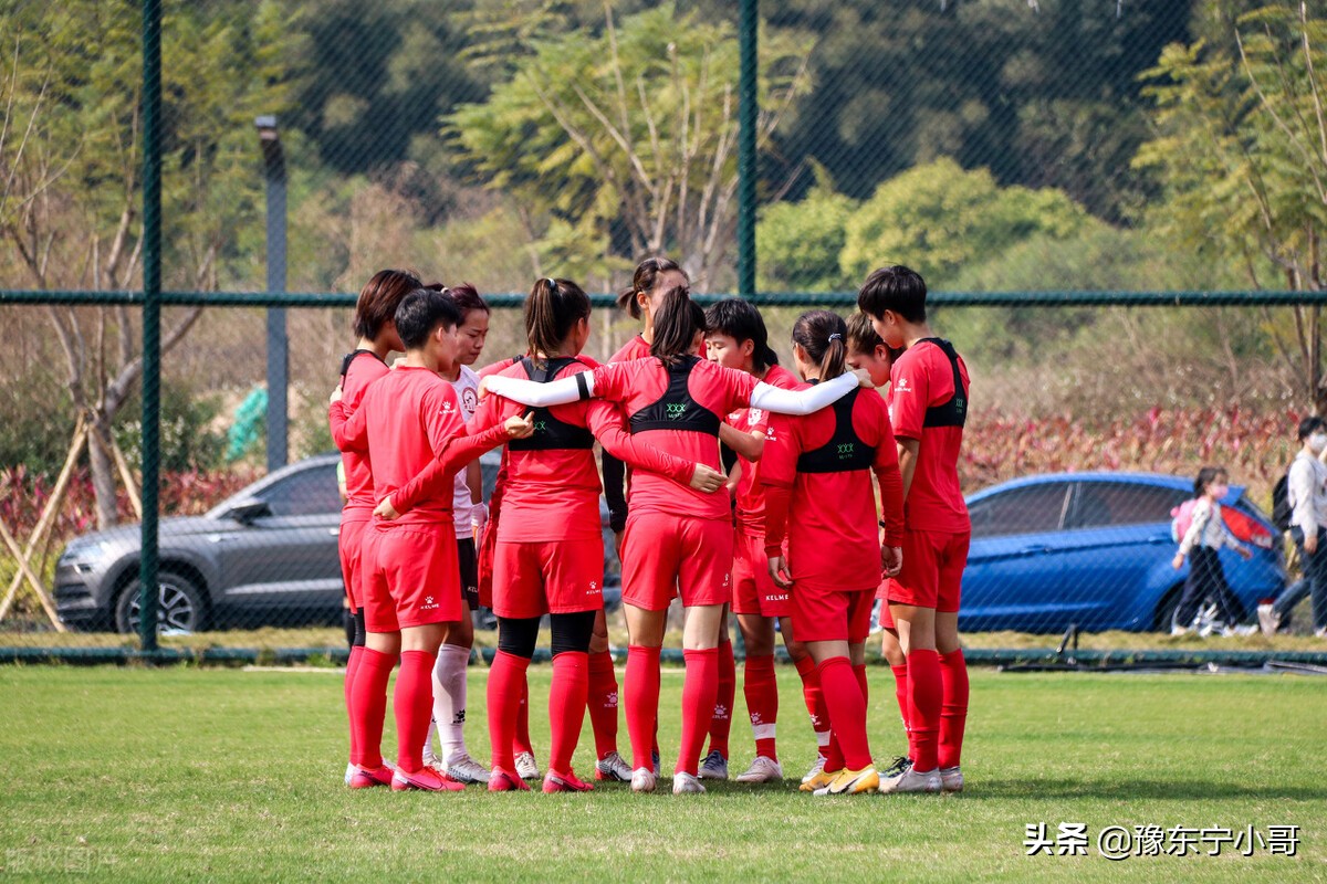 女足半场落后两球(六连败，河南建业女足提前打起保级攻坚战，范云杰如何扭转战局)