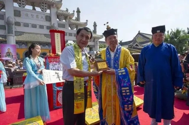 那个1993年花百万买地，儿子被绑架的富豪道长，后来怎么样了？