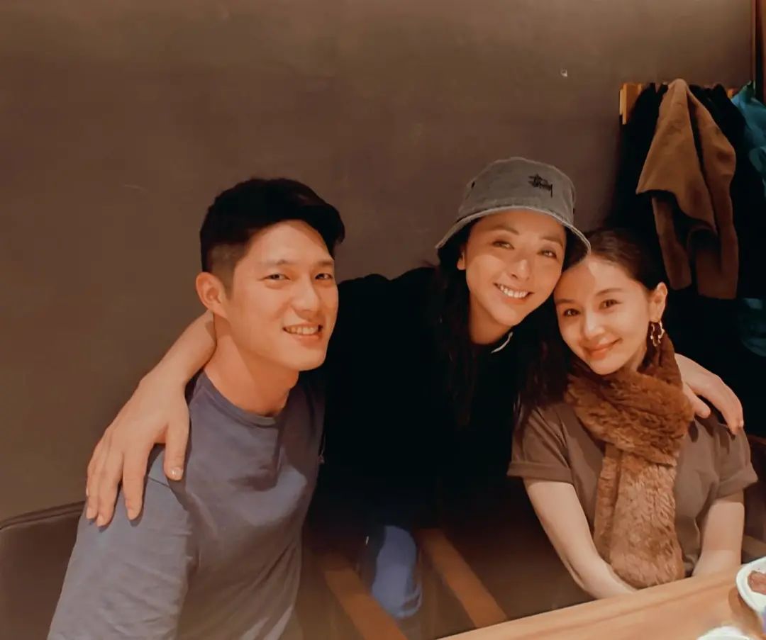 王子文真实年龄(王子文35周岁生日,蒋欣送祝福叫她"小妖精",男友亲自