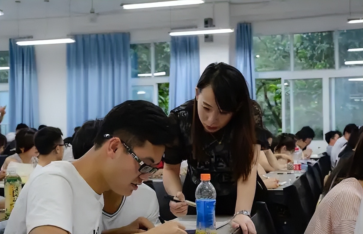 就业不愁的3个专业，还没毕业就被“预定走”，考生可以参考