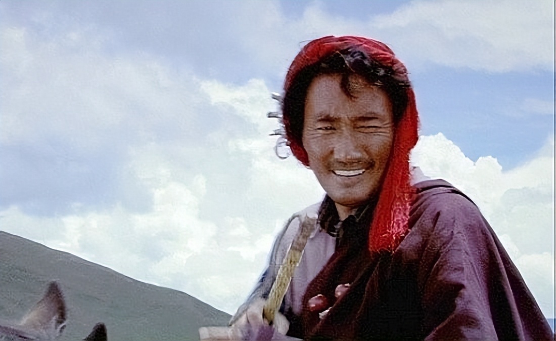 藏族演员多布杰：出道34年不开豪车不用助理，老戏骨的坚守和幸福