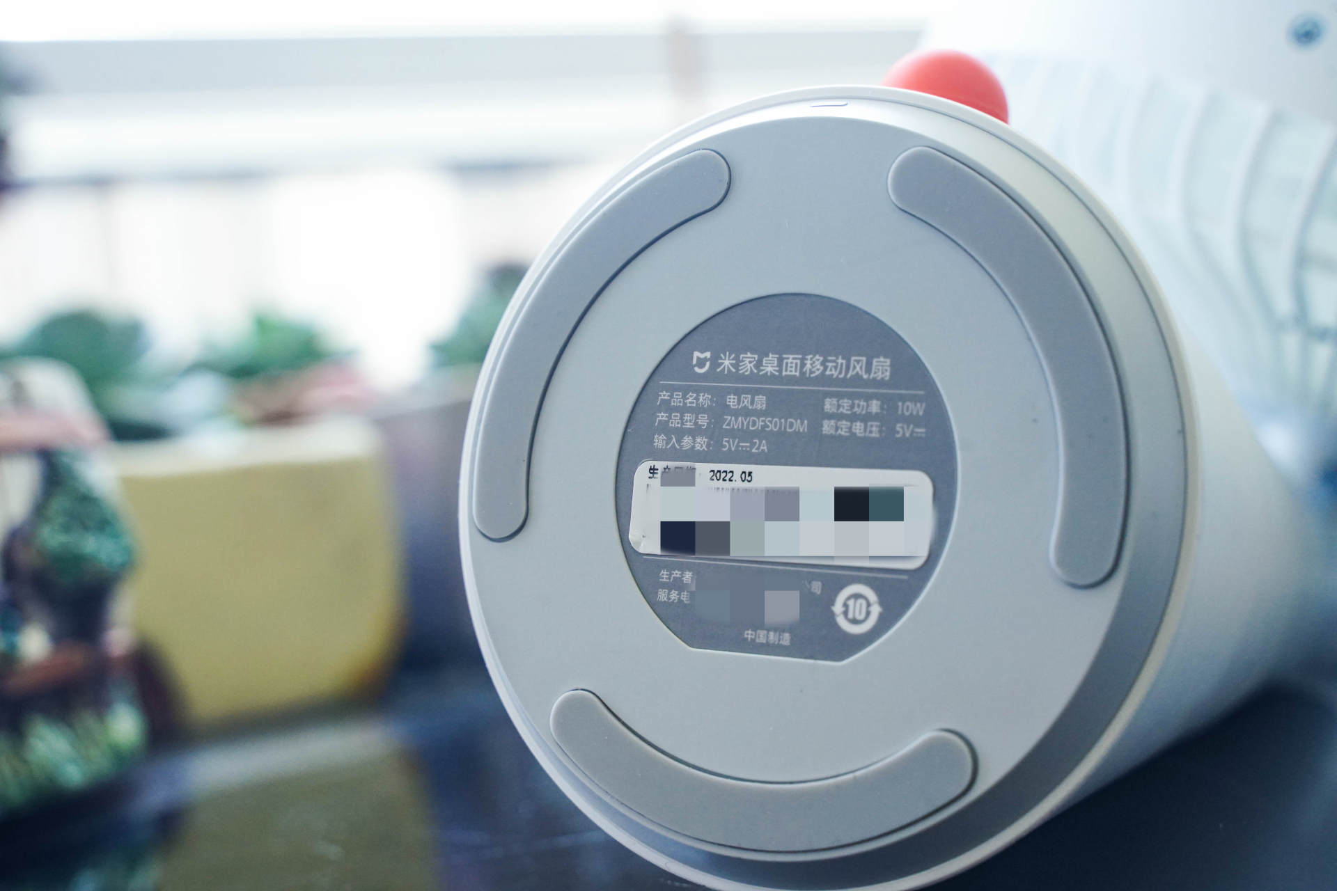小巧便携还静音。入手米家桌面移动风扇，享受清凉一夏
