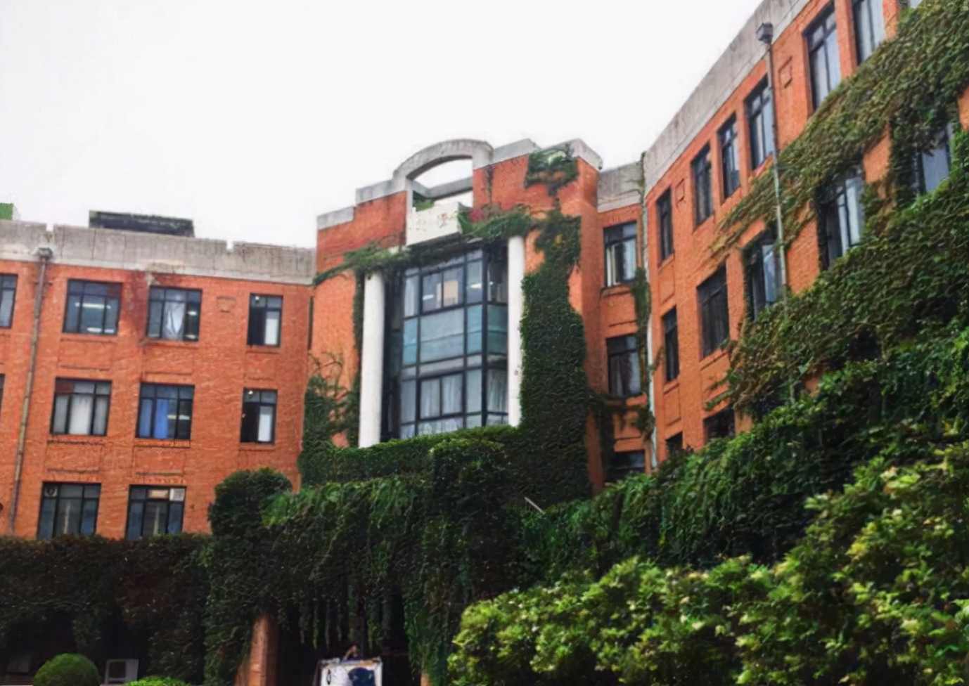 国内百强大学排名更新，清华不负众望稳居第一，浙大无缘前五