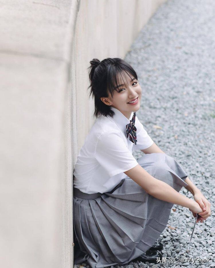 港圈又出神颜星二代！妈妈是80年代女神，与梁朝伟、周润发齐名