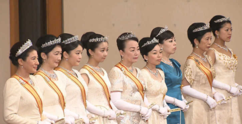 日本天皇独生女生日超穷酸？被网暴“最丑公主”，只能戴二手王冠