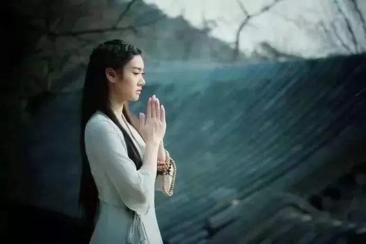 做人宁可无言也别话多，不为过；多听多思少说多做，准没错