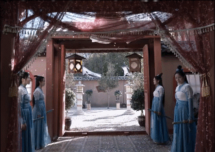 6版《天龙八部》李青萝对比：少时不知舅妈美，光顾看神仙姐姐了