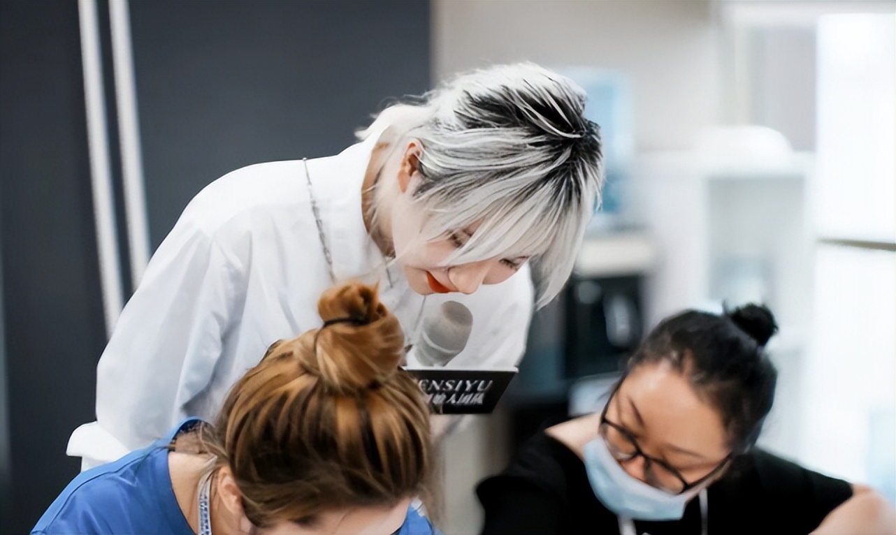 名牌菜刀拍蒜断成两截，盘点奇葩买家秀，林更新都爆粗口