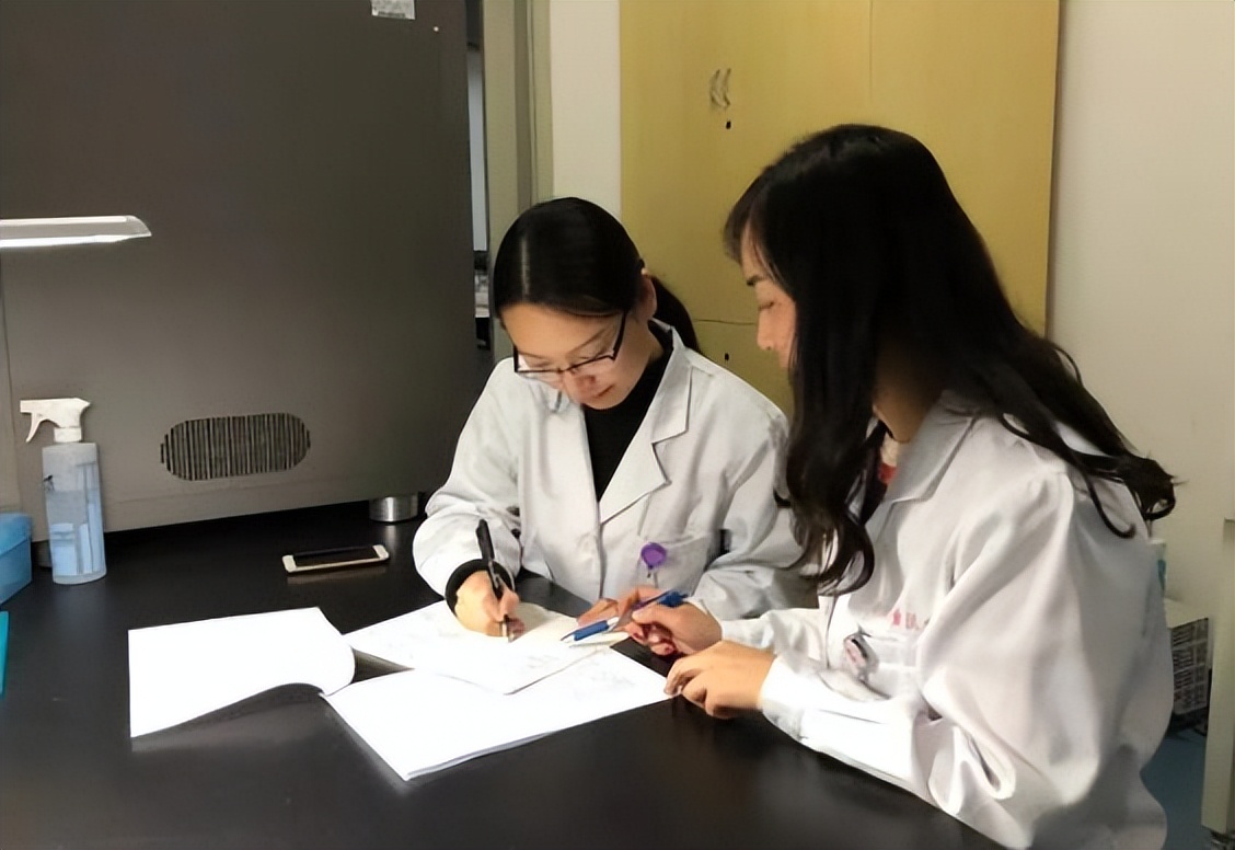 医学专业“受欢迎度”排名，口腔医学热度上升，榜首成为考生新宠