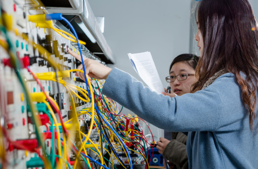 大学生报考专业“后悔榜”，一入医学深似海，从此青春不复存