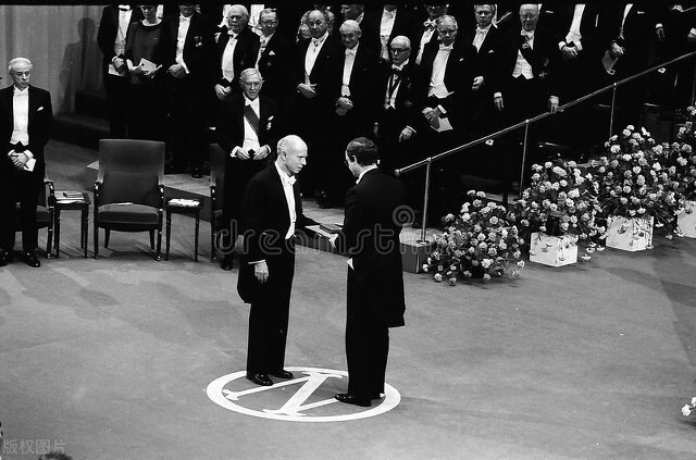 「感动中国」：杨振宁，一为国家，二求科学