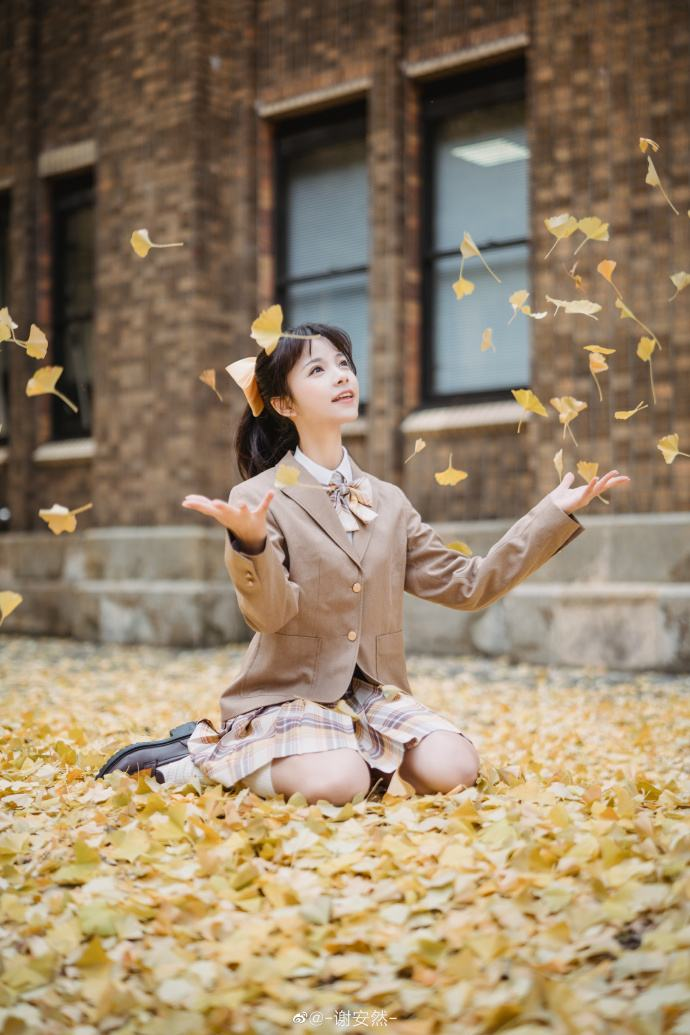 “第一LO娘”谢安然捐建希望小学，却被人说成作秀？-哪边嗨