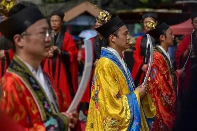 那个1993年花百万买地，儿子被绑架的富豪道长，后来怎么样了？