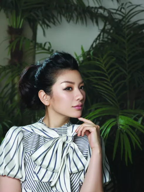 巅峰时刻的黄奕：清纯甜美，温婉大方，气质迷人