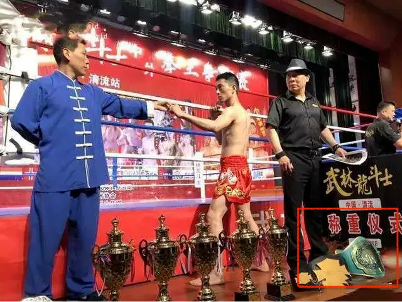 比马保国还丢人!“爱国”拳手翻车背后,一个行业黑幕被揭穿了