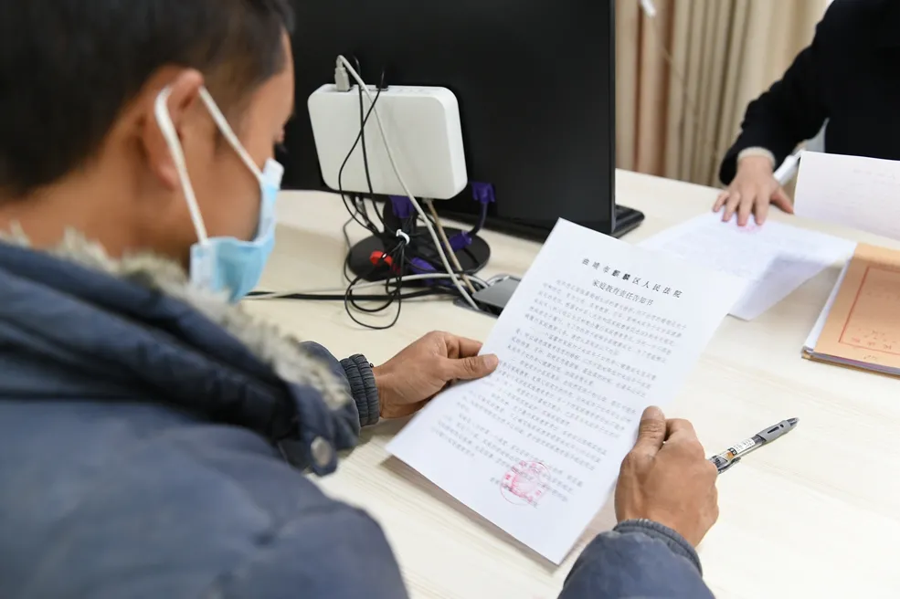 【八五普法】“依法带娃”来了！麒麟法院发出《家庭教育责任告知书》