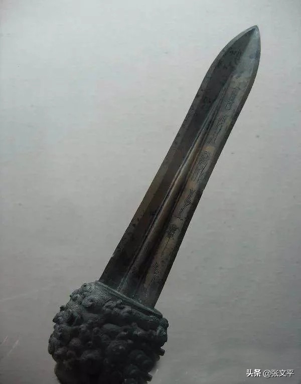 殳：甲骨文就有这个字，山西人至今还常挂在嘴边，但认识的人不多