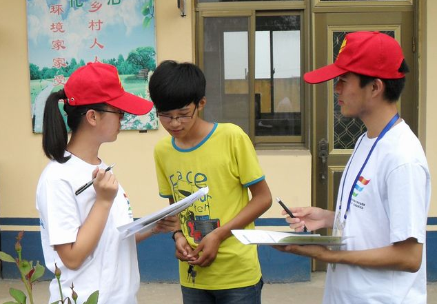 女大学生骑单车剐蹭宝马车，事后留字条致歉，车主感动不追究赔偿