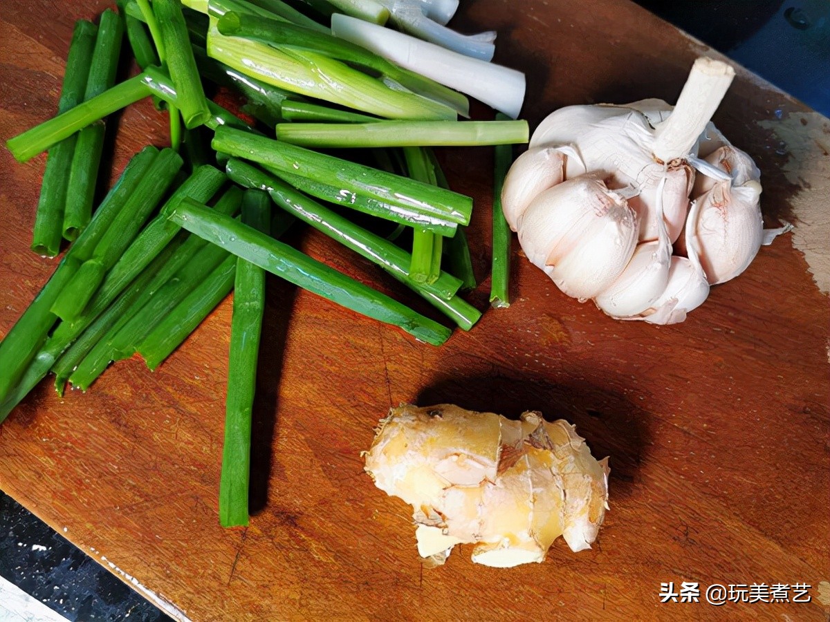 好吃到嗦手指头的南瓜、板栗围绕着排骨，就是香