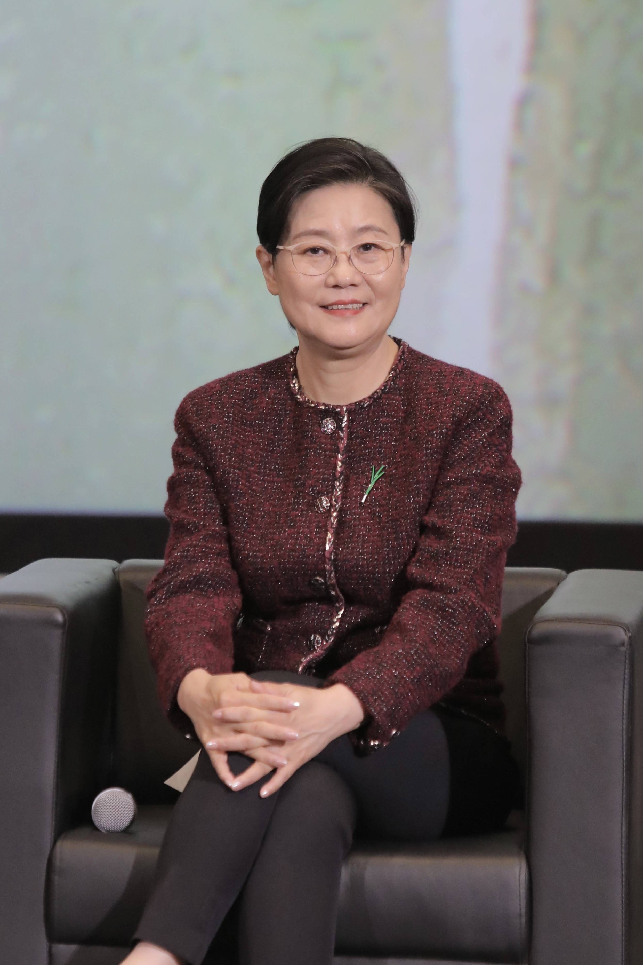 李少红谈女性创作力量：女人书写历史，也书写现在的现实